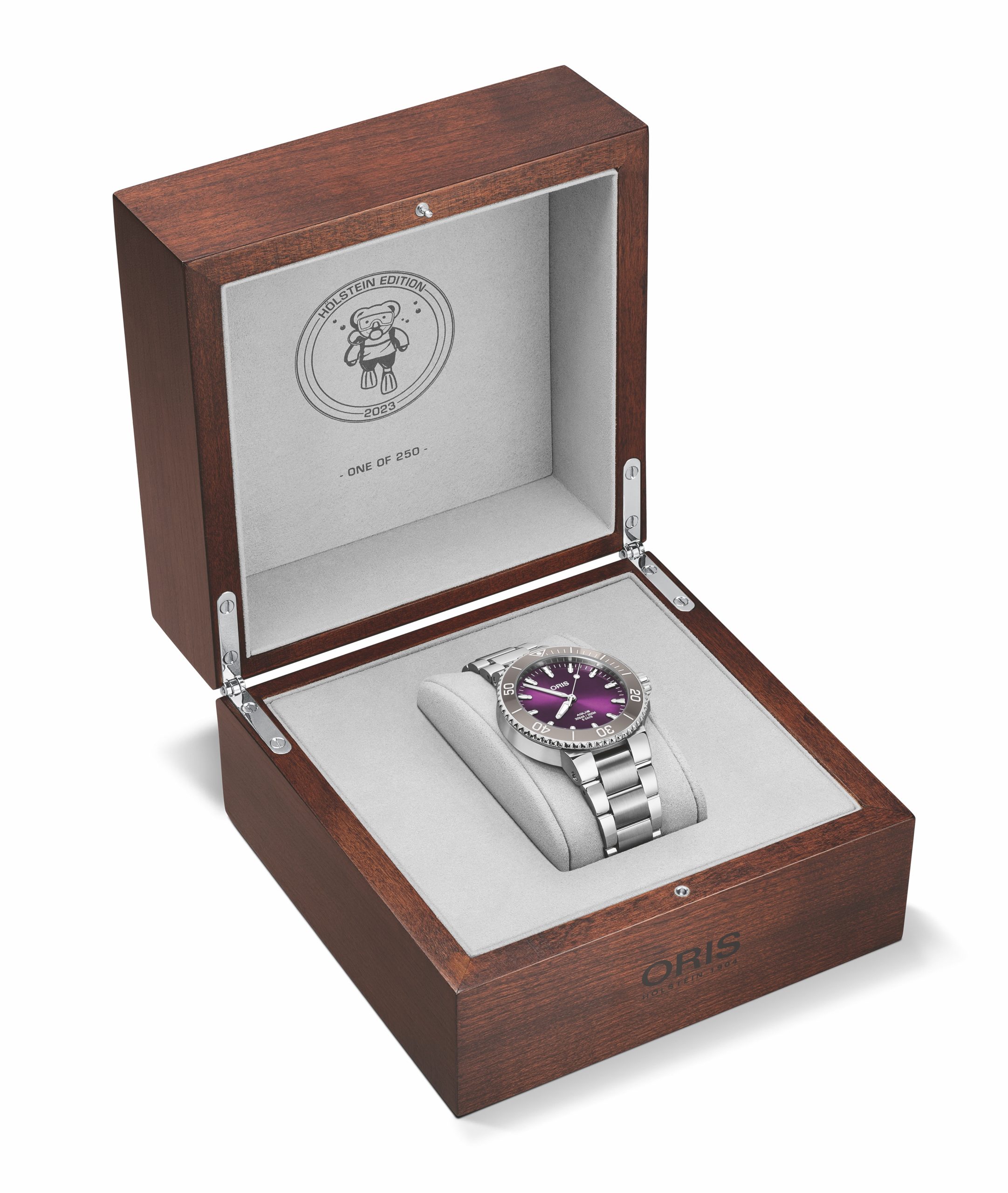 Oris Aquis H lstein Edition 2023 with a violet aquis