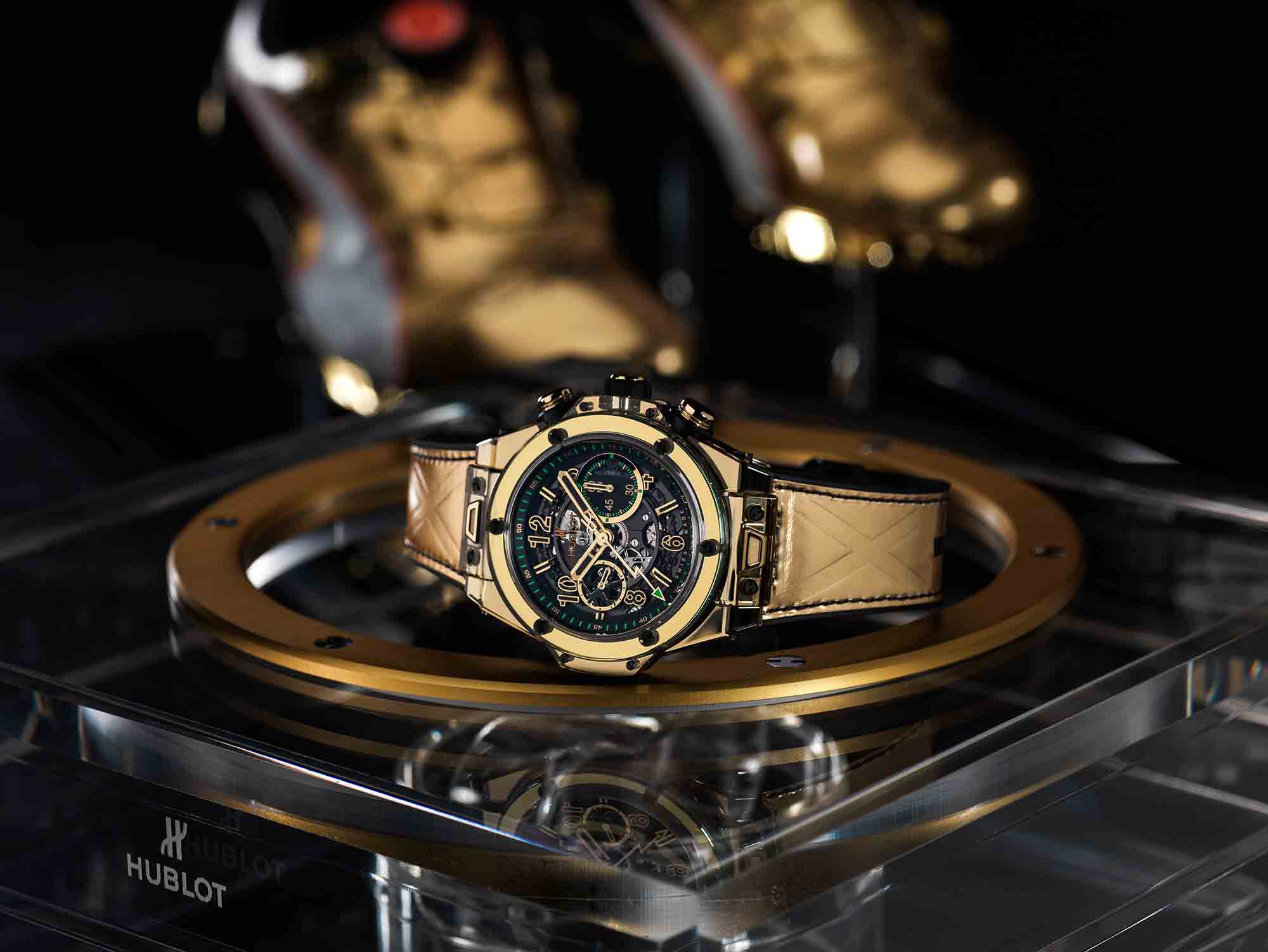 The number of the limited edition is engraved on the sapphire glass back using a highly delicate procedure. The seconds hand on the black dial with golden markings is shaped like lightning, in reference to Usain Bolt’s nickname. The crown and push buttons are in 18 carat gold—the colour of victory.