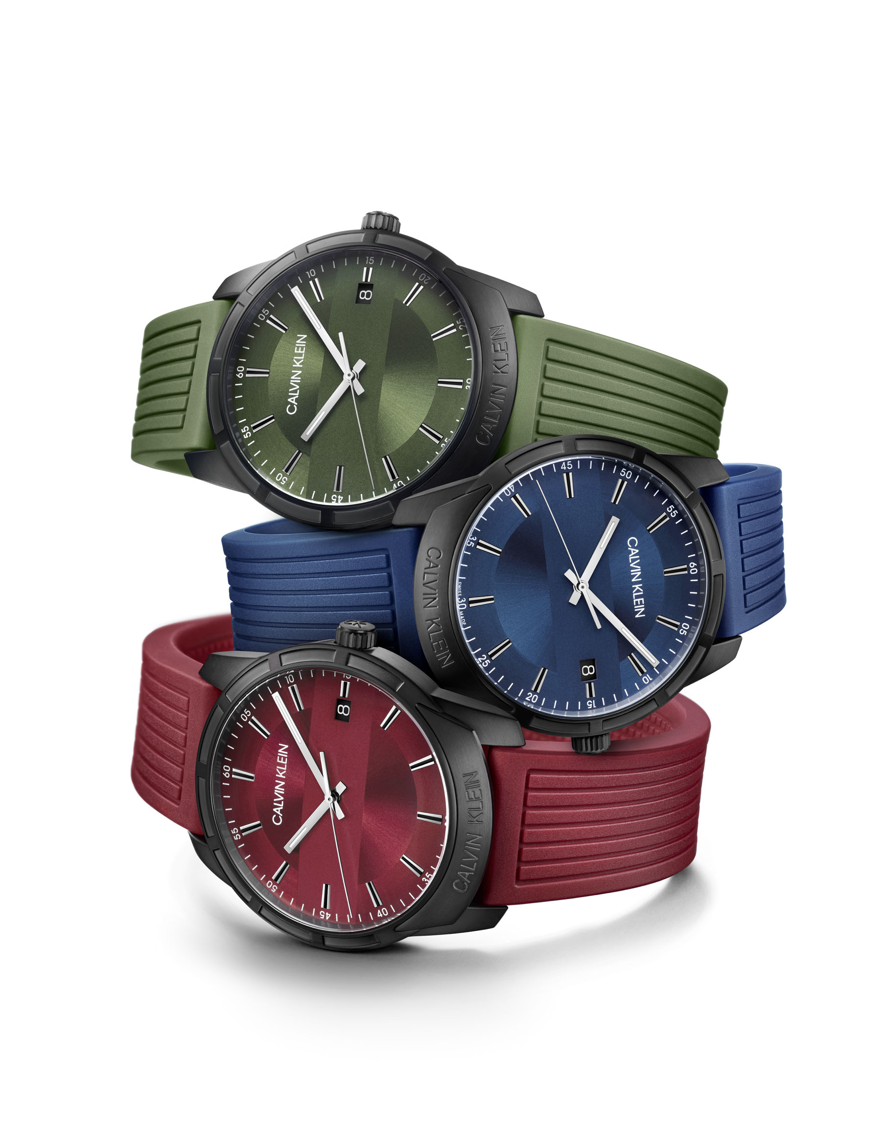 Youthful, sporty pieces for the modern man. Water-resistant to 3 bars, the watch comes in a tonal dial, a designed bezel, and a rubber strap with linear stamping. Available in red, green, black and blue.