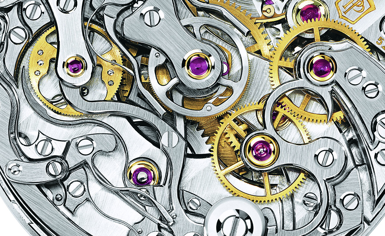 This hand-wound split-seconds chronograph movement houses a meticulous finishing of each and every component from the lever to the edge and the screw recess. 