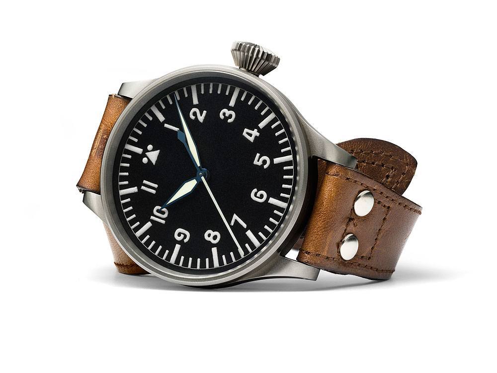 With the outbreak of World War II, the military again strongly influenced design in the ’40s. Pilots’ watches like the Big Pilot’s Watch, which IWC first produced for the German Air Force in 1940, were easy to read thanks to their big cases and black dials. They also had easily graspable crowns that pilots could operate while wearing gloves and their often extra-long straps enabled airmen to buckle these watches around their thighs.
