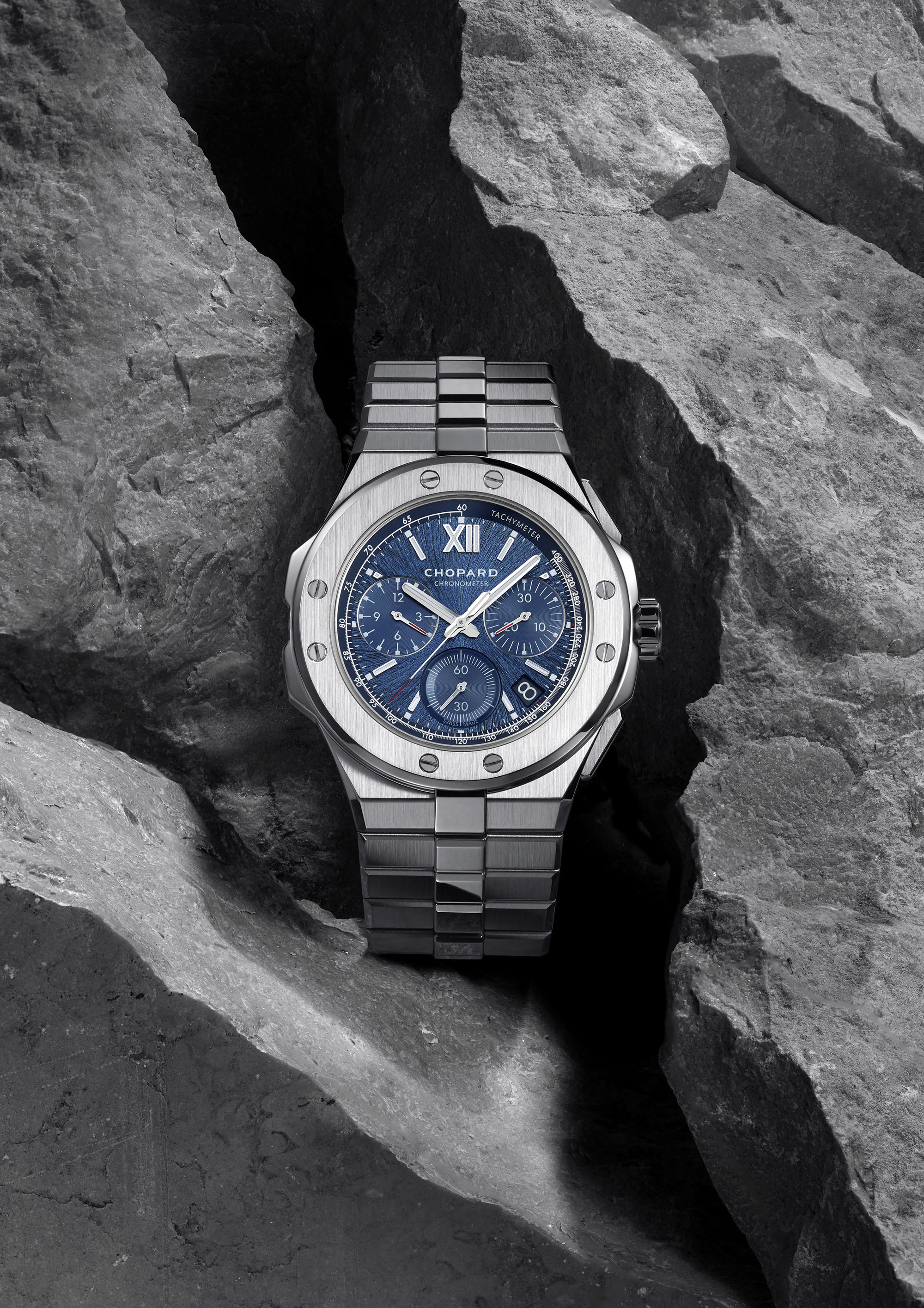 Chopard Unveil Alpine Eagle 33mm Collection with New Petit Case Size -  Oracle Time